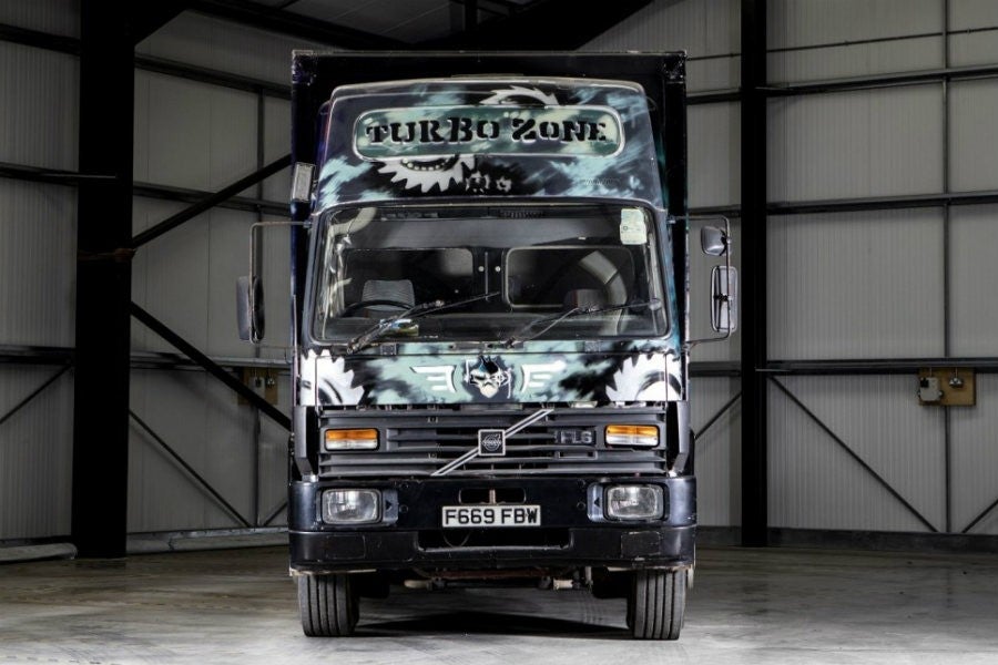 El Volvo FL6 fue un trabajo del, entonces, desconocido Bansky con la anarquía como tema principal.