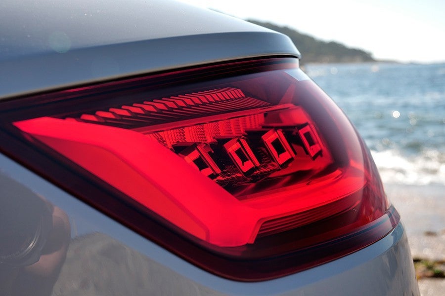 Las luces traseras incorporan tecnología OLED.