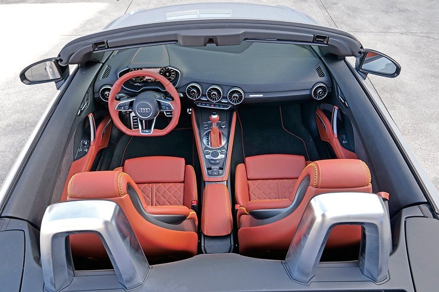 El interior del TT Roadster está muy bien resuelto desde el punto de vista ergonómico y estético.