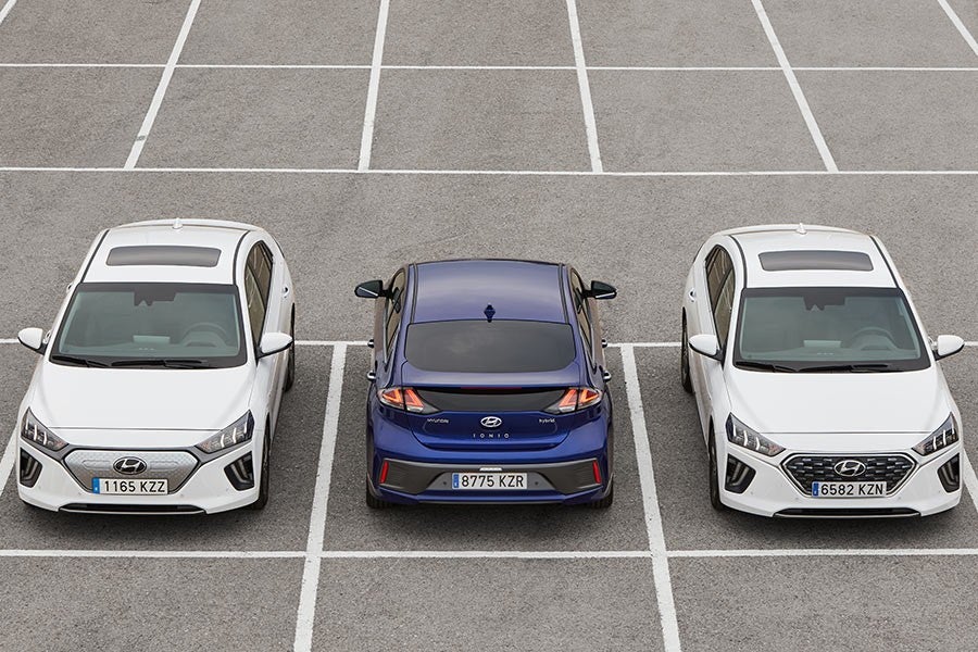 El Ioniq eléctrico se distingue de los otros dos por el diseño de la parrilla.