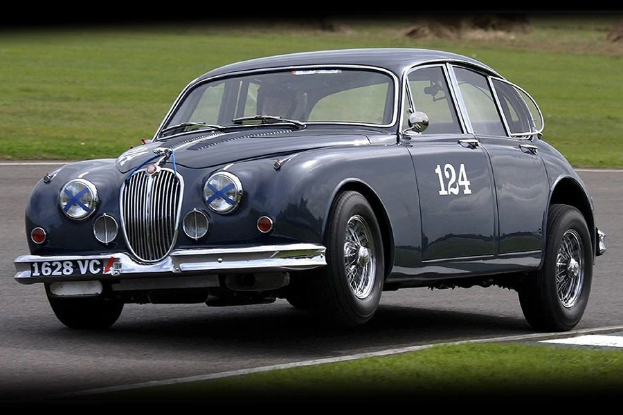 El Jaguar Mk2 tenía unas prestaciones y un dinamismo de auténtico sport.