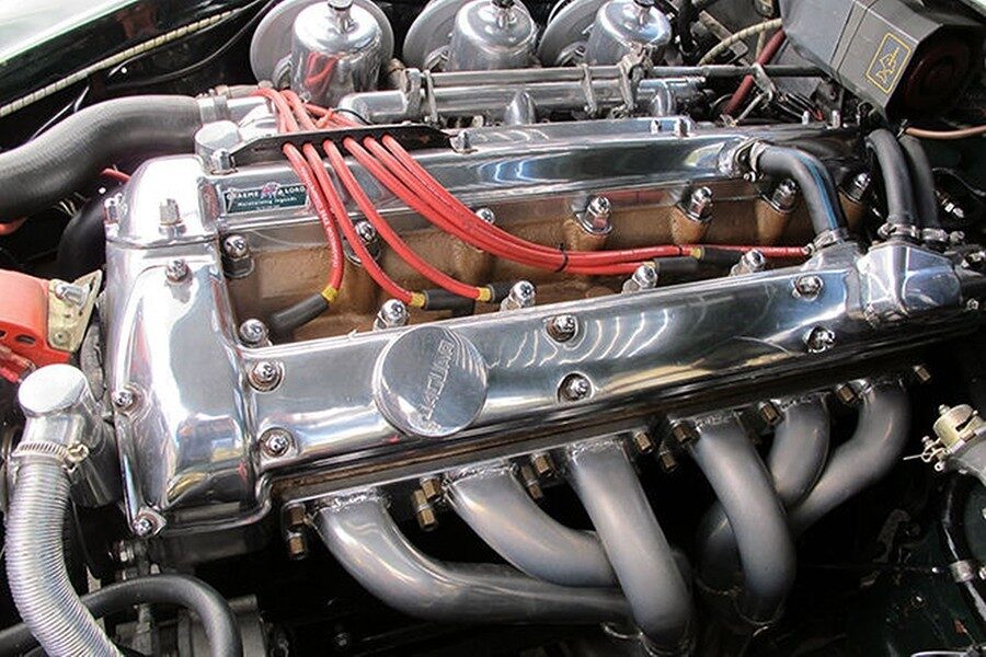 Los motores de 6 cilindros y doble árbol de levas de la familia XK fueron una maravilla durante décadas.