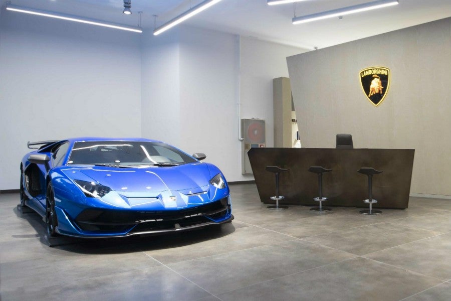 Según la firma italiana, la apertura del nuevo concesionario Lamborghini Barcelona consolida su presencia en España.