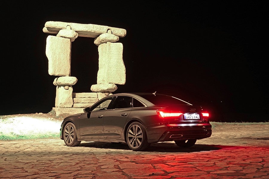 El Audi A6 tiene unas formas elegantes por las que no pasa el tiempo.