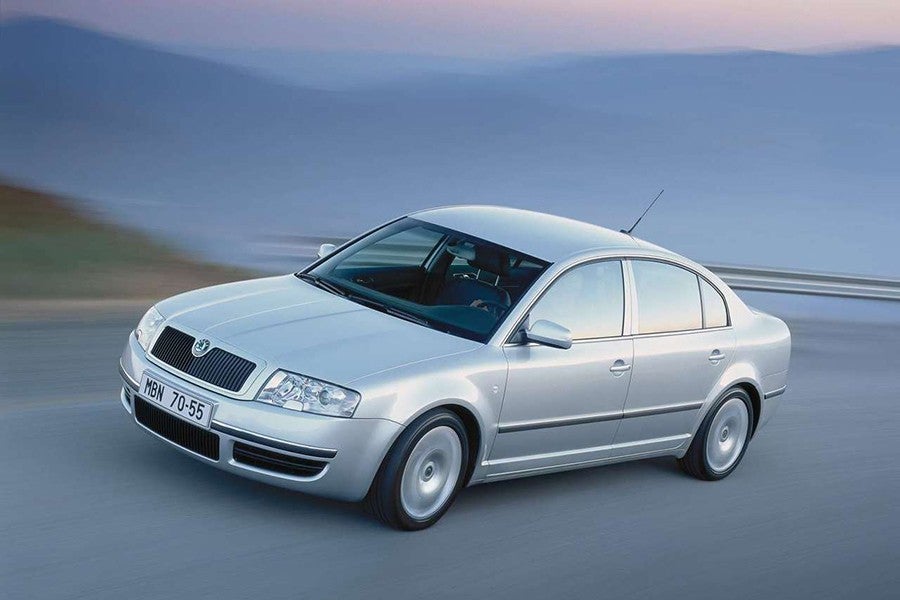 La primera generación bajo el paraguas de VW era una especie de Passat de plataforma extendida.