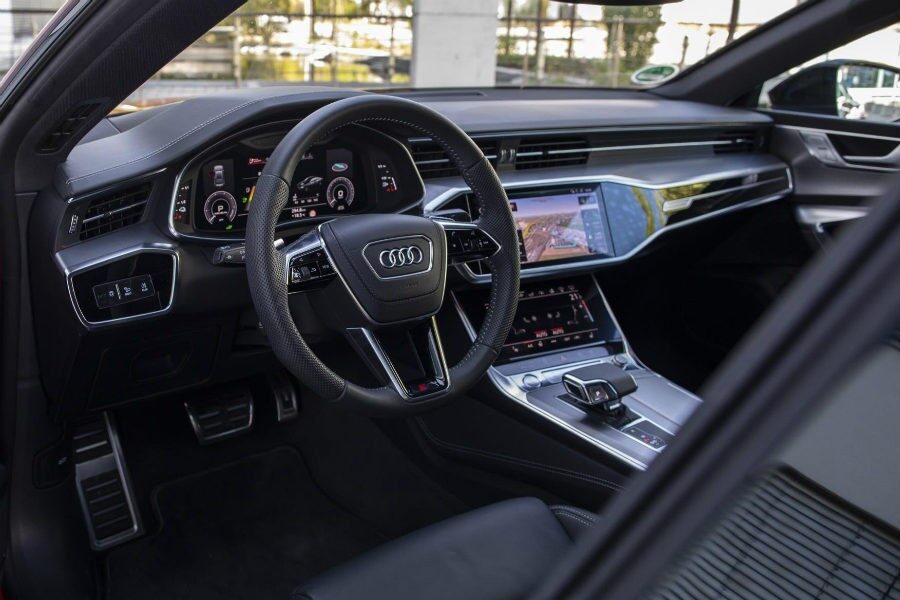 El Audi A7 Sportback 55 TFSIe cuenta con una amplia lista de equipamiento, tanto de serie como opcional.