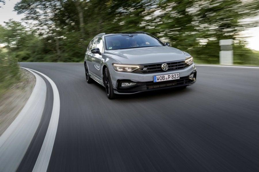 VW Passat R-Line Performance 2019.