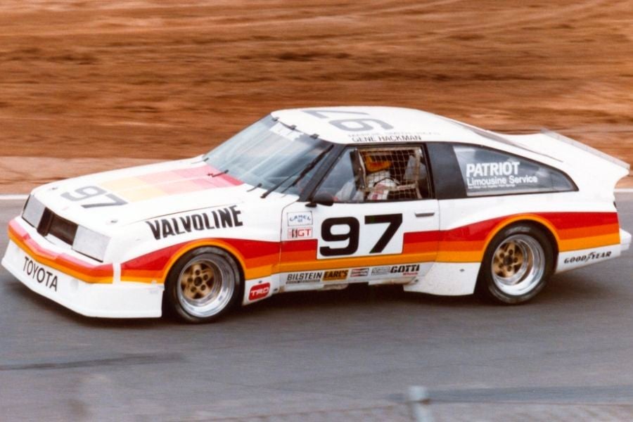 Gene Hackman pilotando su Toyota Celica en 1983.