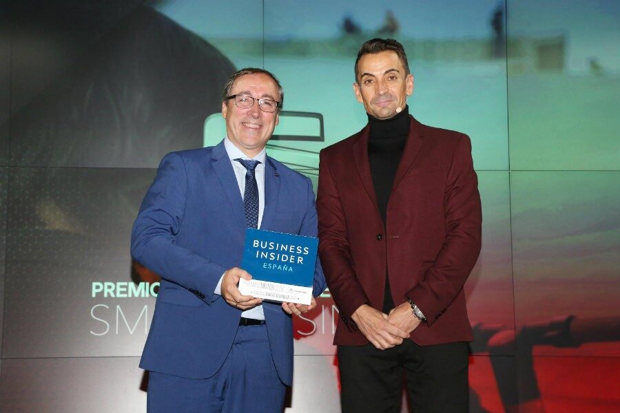 Mikel Palomera (Seat) fue el encargado de recoger el premio «Smart Business».
