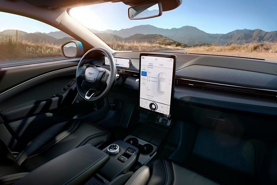 El interior del primer SUV eléctrico de Ford presenta un aspecto muy tecnológico.