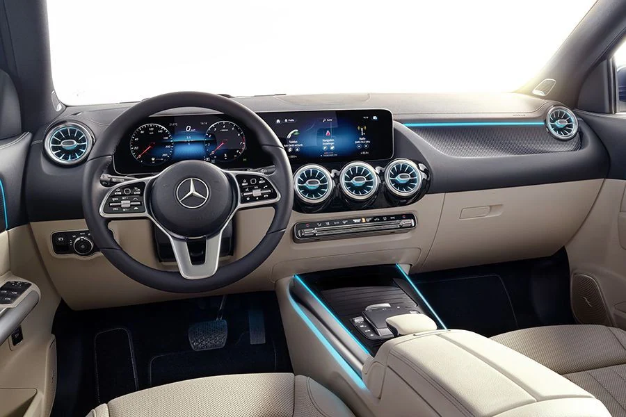 El interior del nuevo Mercedes GLA presenta un aspecto mucho más tecnológico y moderno.