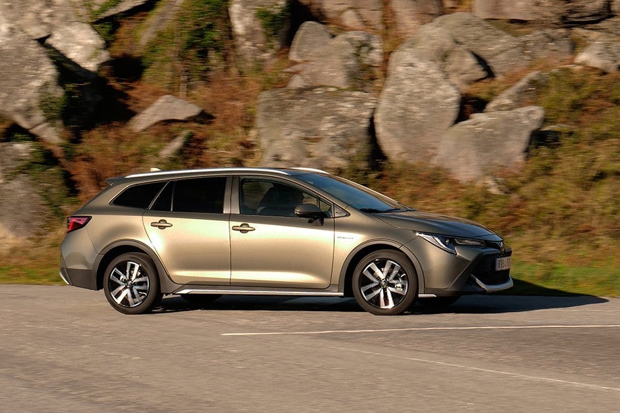 Este Toyota es fácil, noble y seguro en sus reacciones.