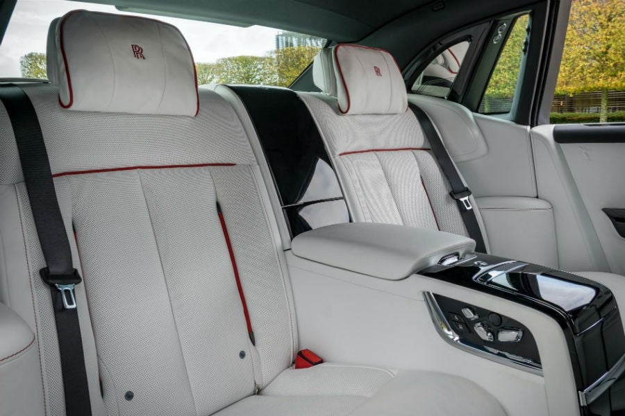 El Rolls-Royce Red Phantom cuenta con un exclusivo interior de cuero hecho a medida.