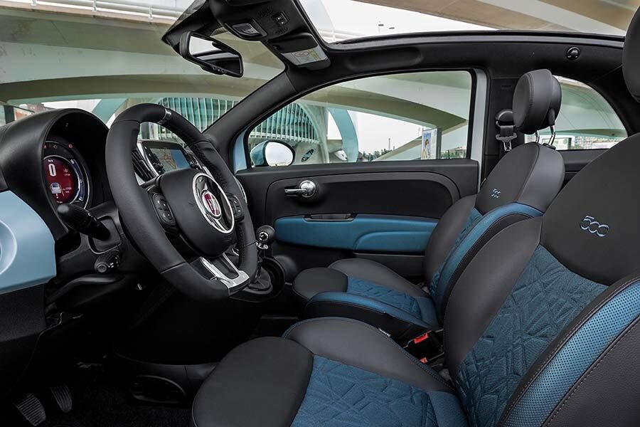 El tapizado del Fiat 500 Hybrid está compuesto de material reciclado.