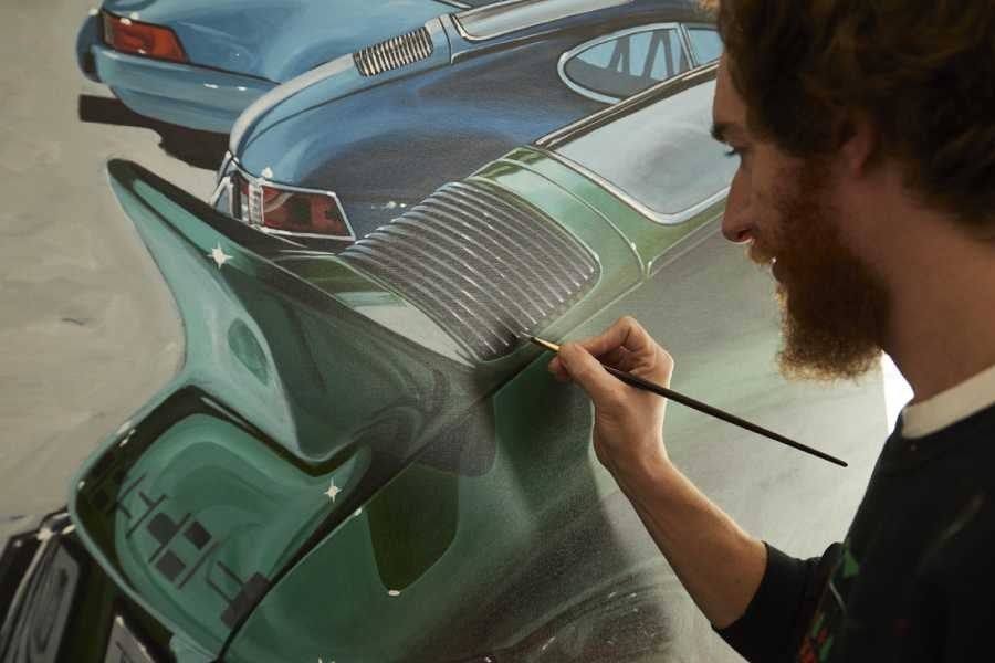 Según Manu Campa, le gusta pintar el Porsche 911 de primera serie por su icónica línea de perfil.
