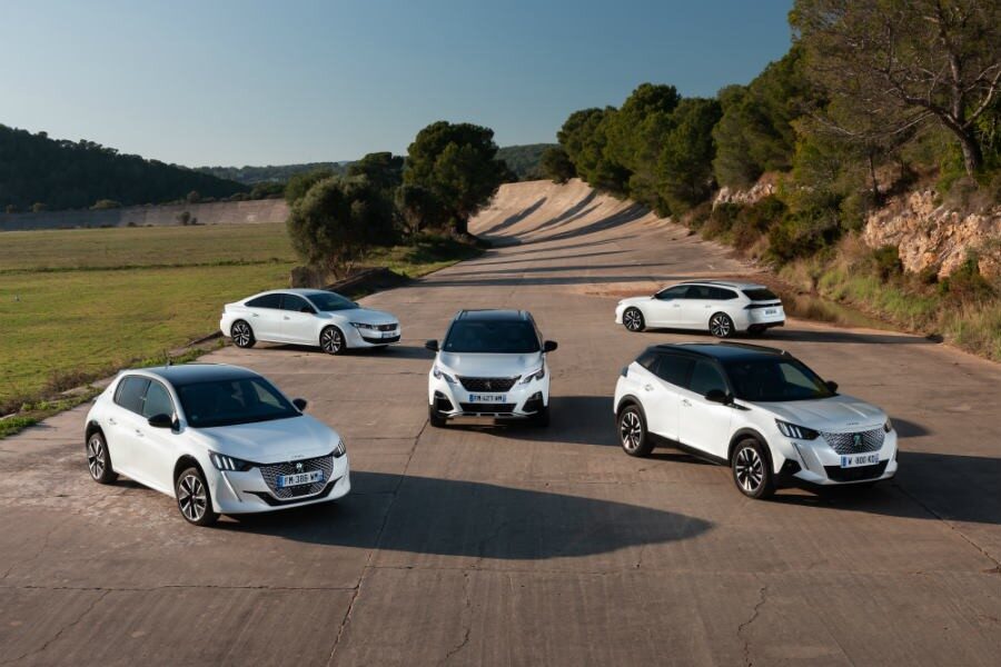 Prueba de la gama electrificada de Peugeot 2020.