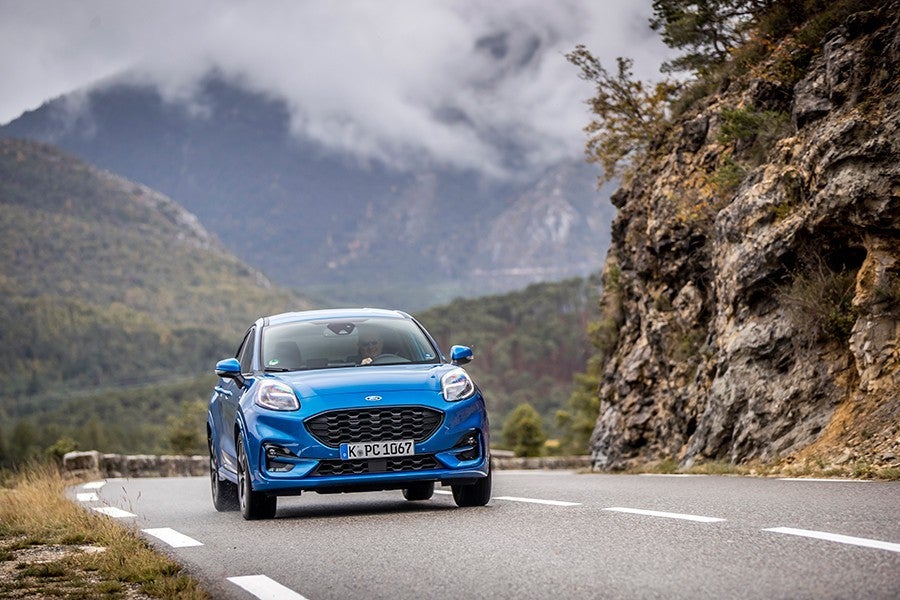 La vista frontal me recuerda algo a una especie de mezcla de Suzuki Swift y Porsche Macan.