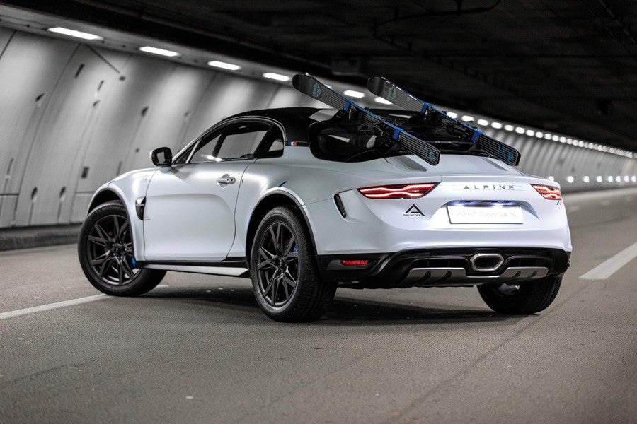 Estéticamente este Alpine A110 SportsX luce de manera despampanante.