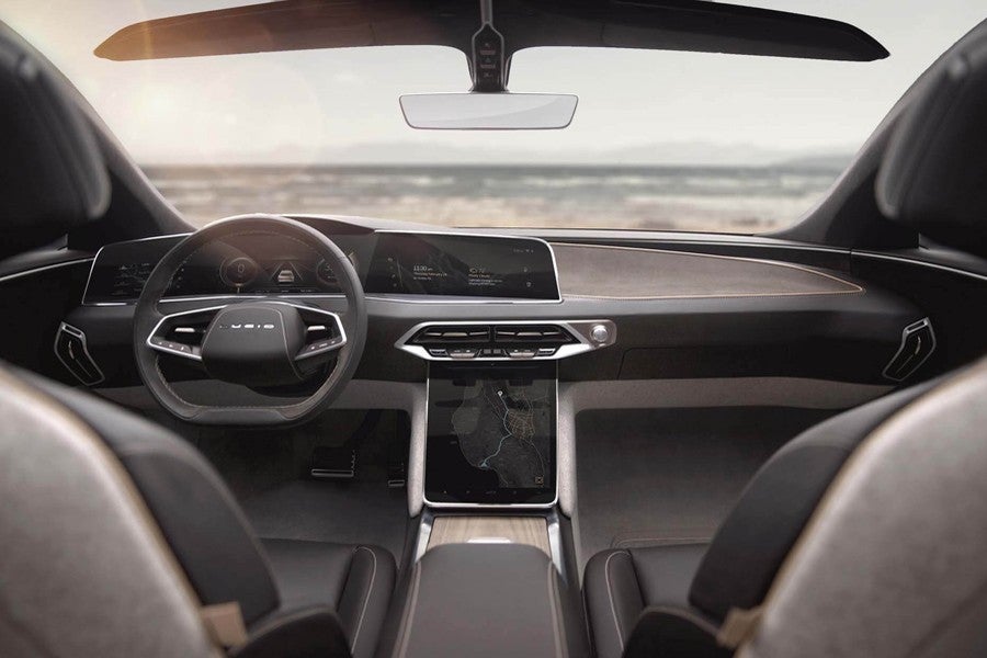 Las pantallas dominan el salpicadero del Lucid Air.