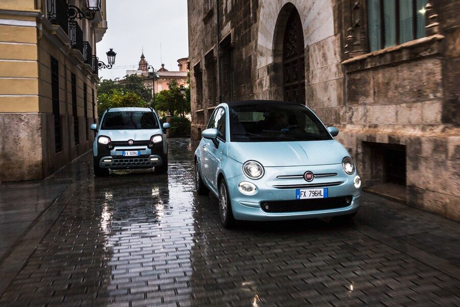 Con esta versión híbrida, el espíritu urbano de los Fiat 500 Hybrid y Panda Hybrid aumenta.