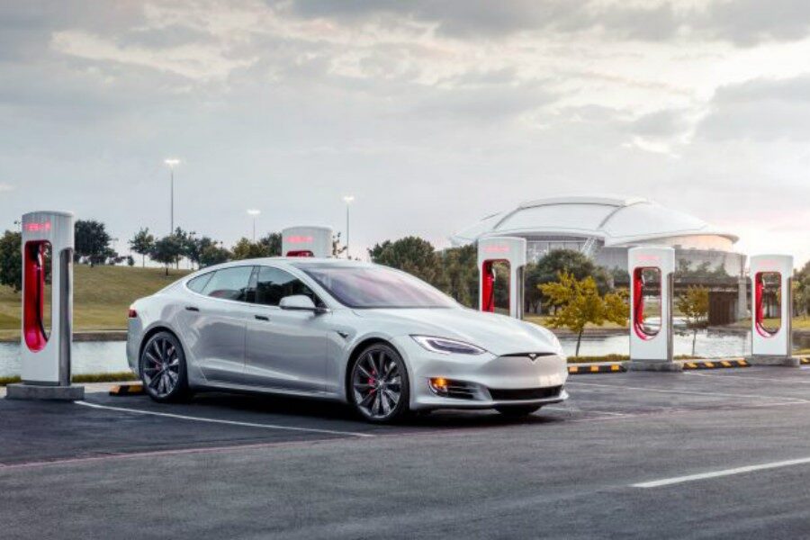 Según Elon Musk, cuando el valor de los coches de combustión se desplome, el de los eléctricos aumentará.