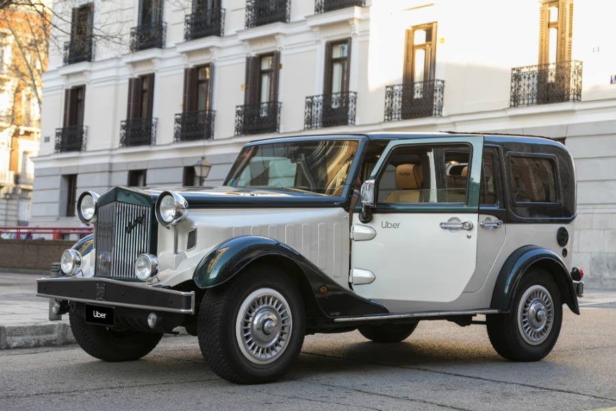 Con el servicio especial de Uber por San Valentín puedes contar con un coche de época para tus trayectos por Madrid.