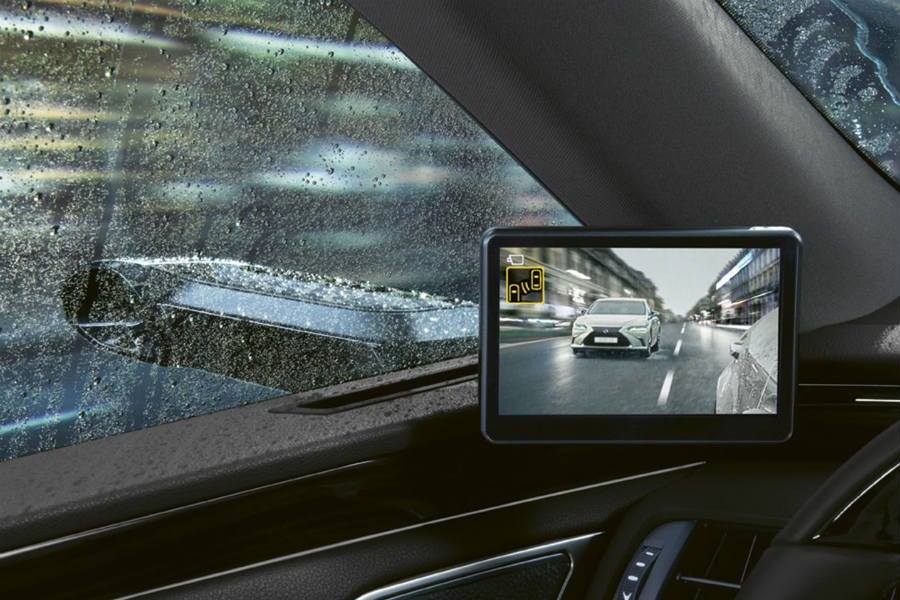 El nuevo Lexus ES 300h incorpora retrovisores digitales.