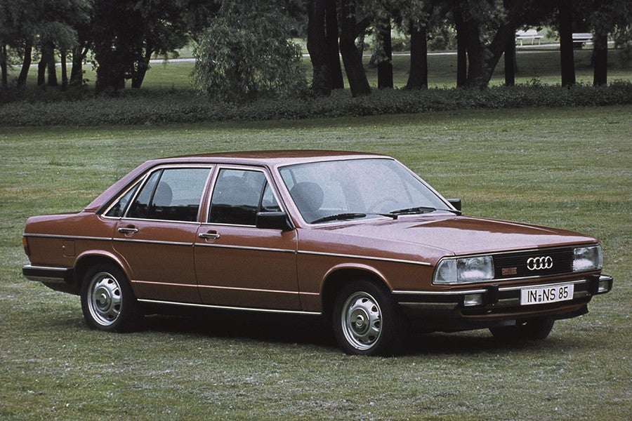 El motor de 5 cilindros de gasolina nació en este modelo.