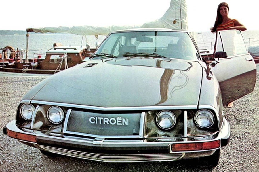 El Citroën SM fue el último hidroneumático vendible en los EE.UU. antes de la prohibición de usar suspensiones activas.