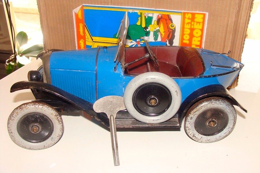 André Citroën creyó que era buena idea hacer coches de juguete para los niños, que serían futuros clientes.