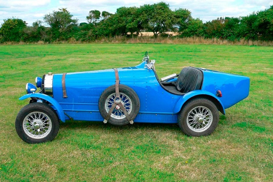 Parece un Bugatti T35, pero en realidad es una réplica sobre base de un Escarabajo.
