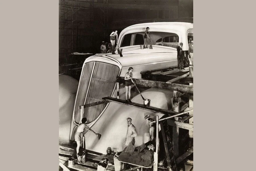 Para la Feria Mundial de 1934, Studebaker volvió a hacer un coche gigante, esta vez, de 25 metros.