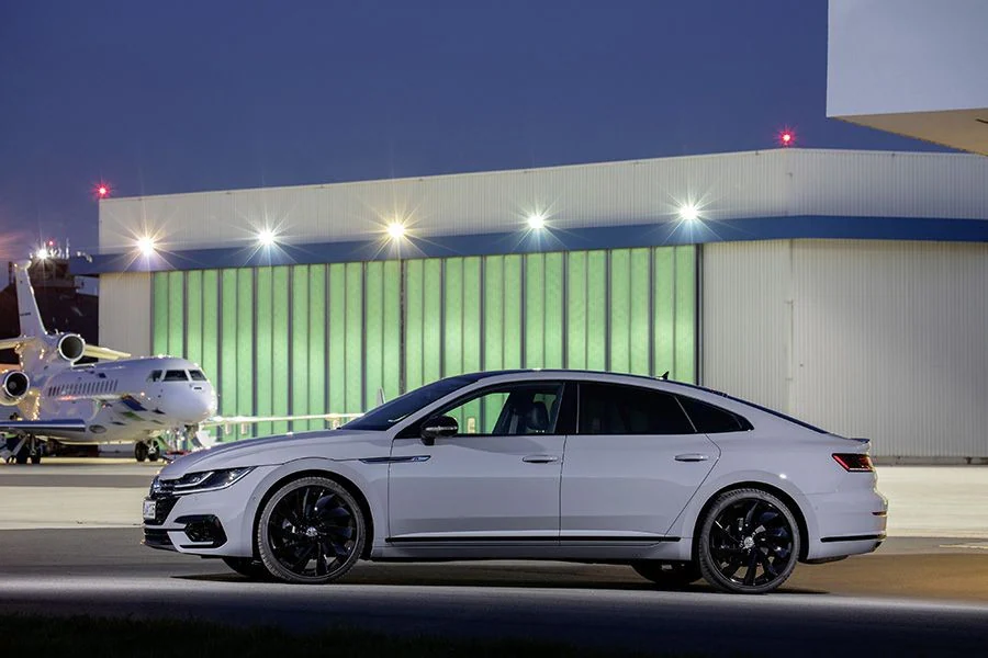 El VW Arteon R-Line Performance monta de serie faros con tecnología led para todas las funciones.