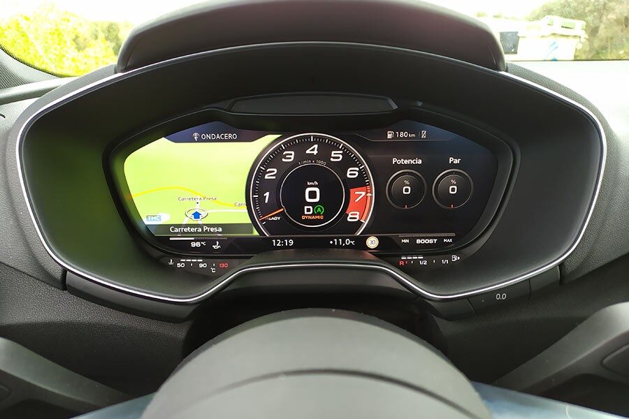 El panel de instrumentos digital es de serie en el Audi TT.