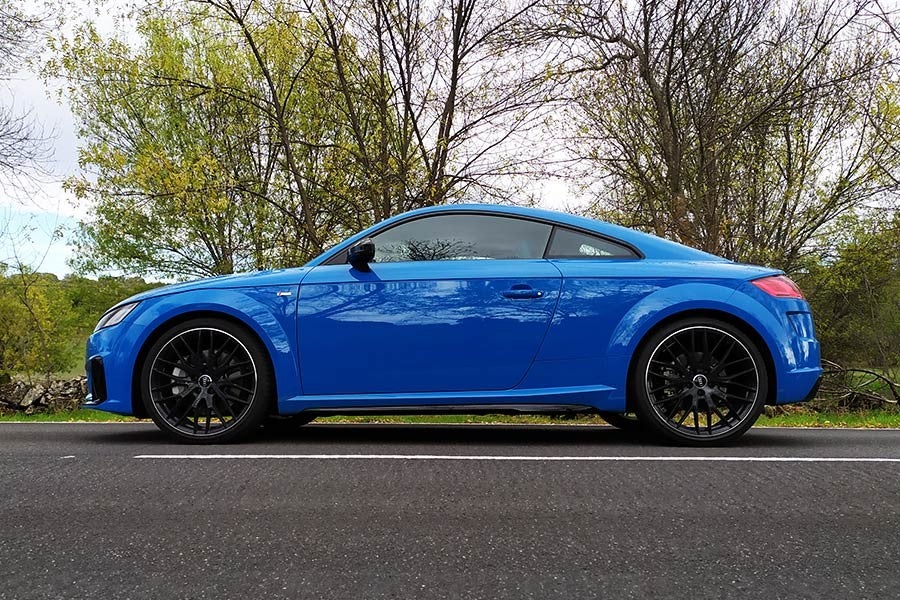 El Audi TT mide 4,1 metros de largo.