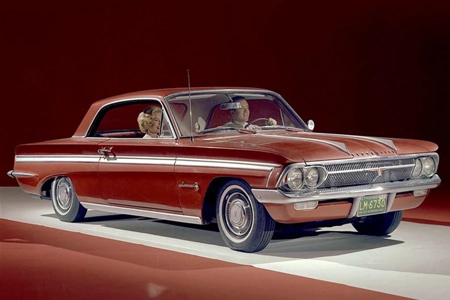 El Jefire de 1962 era un coche compacto para los estándares americanos en 1962.