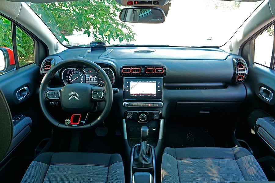 El interior del Citroën C3 Aircross presenta un diseño juvenil y desenfadado.