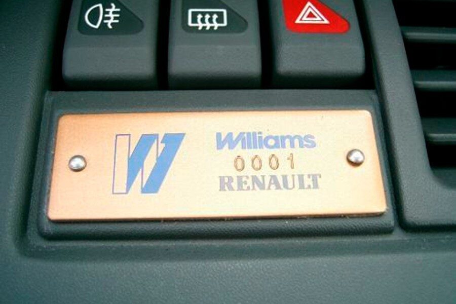 Los Clio Williams tienen una chapa numerada con su serie limitada.