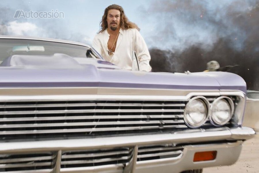 Jason Mamoa (Dante), next to a '66 Impala.