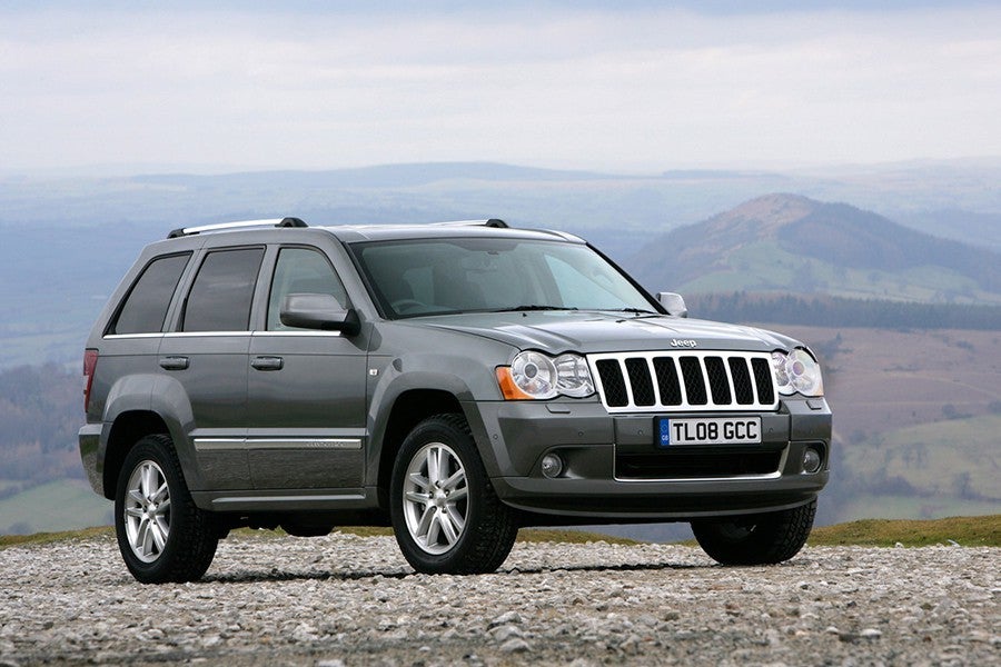 El Grand Cherokee es otro de los SUV de gran lujo que está por estos precios.