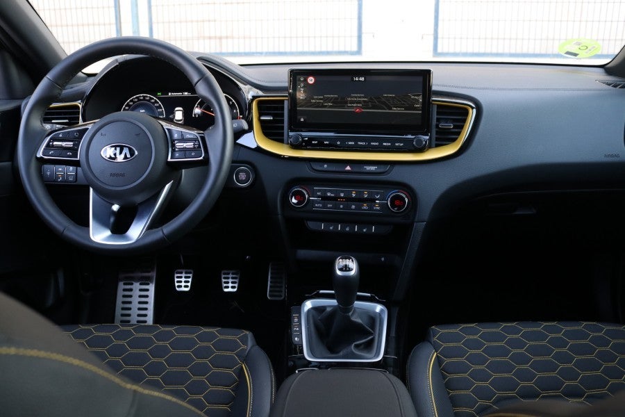 Kia XCeed 1.4 TGDi 2020 interior.
