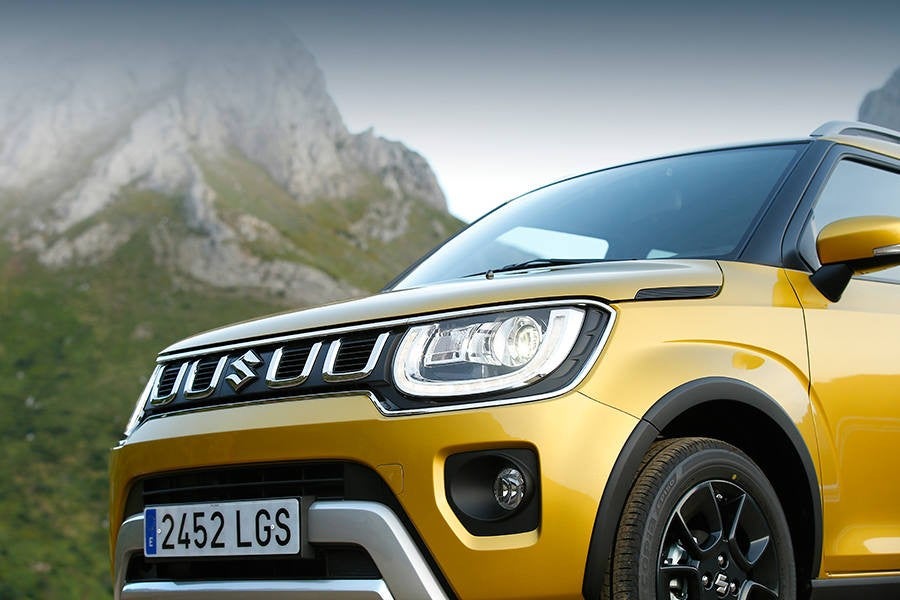 La parrilla y el faldón le dan un toque más SUV.