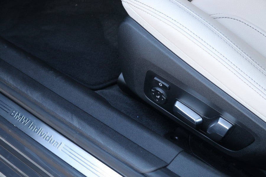 Prueba del BMW 330e 2020 híbrido enchufable interior.