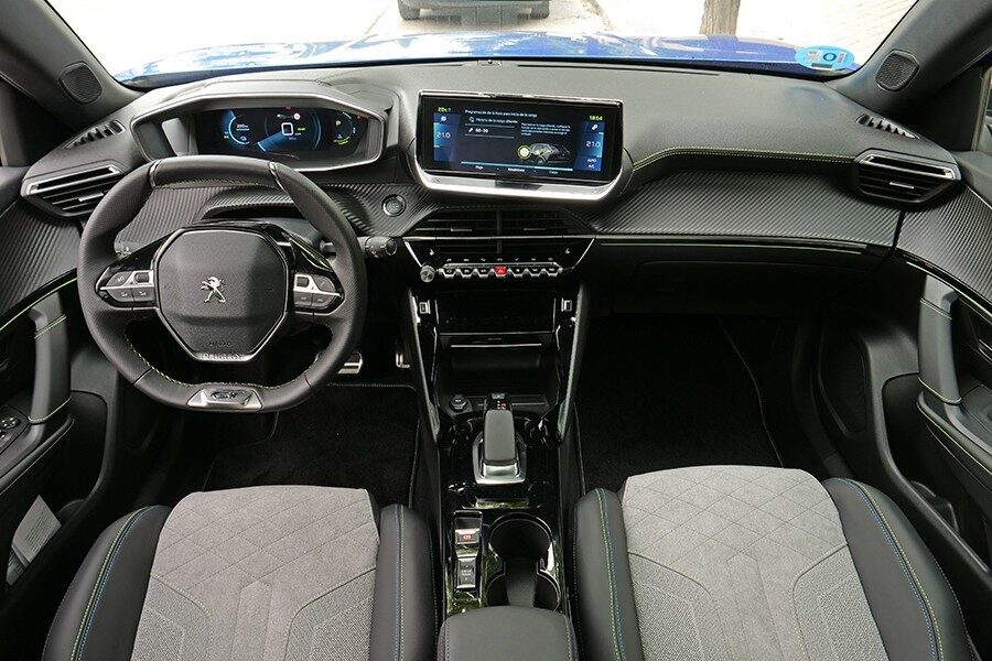 Prueba del Peugeot e-2008 2020 eléctrico interior.