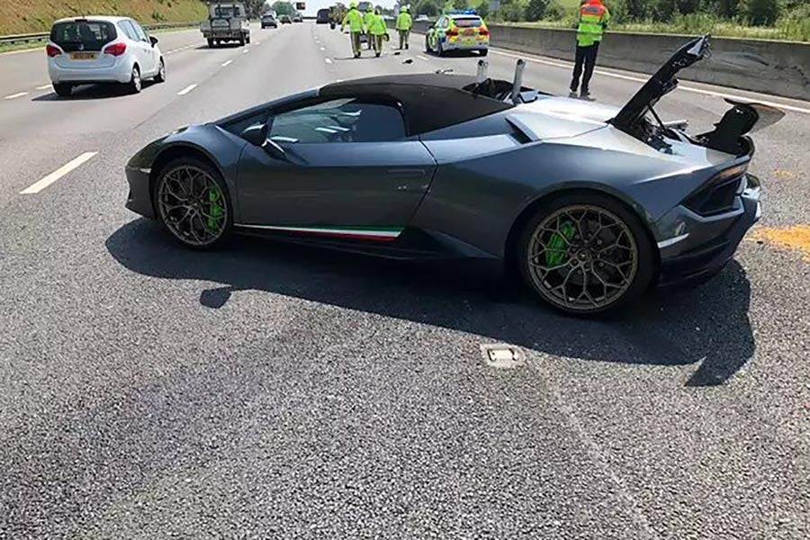 Tras 20 minutos de sacarlo del concesionario… accidente