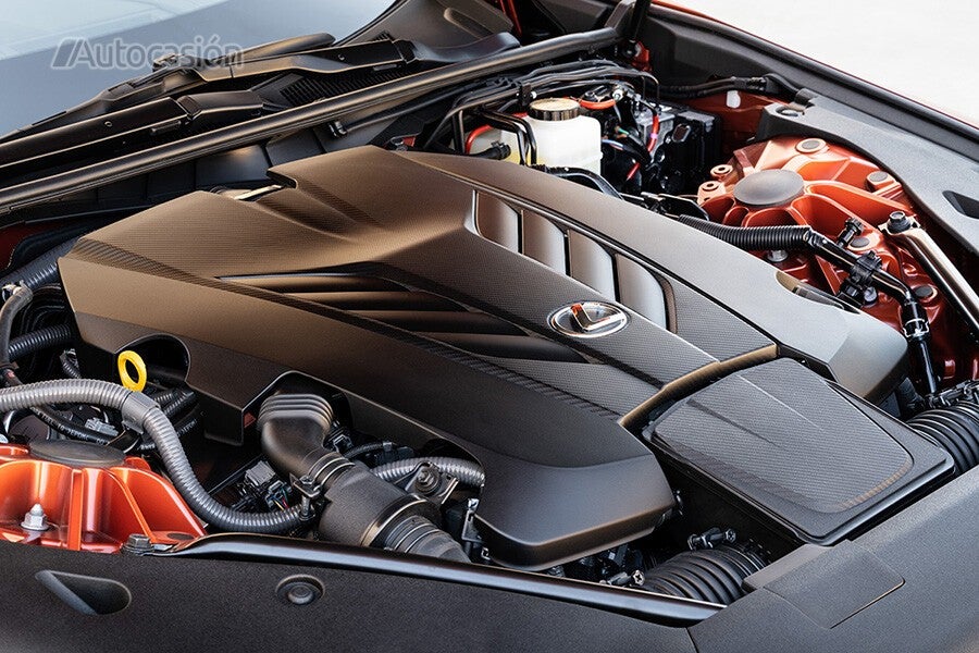 Hay que agradecer que Lexus mantenga vivo este V8 de aspiración. Una auténtica delicia de motor.