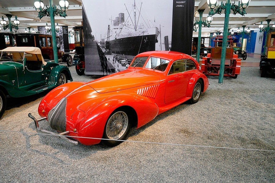 Este Alfa Romeo fue el primer coche con faros escamoteables, en 1936.