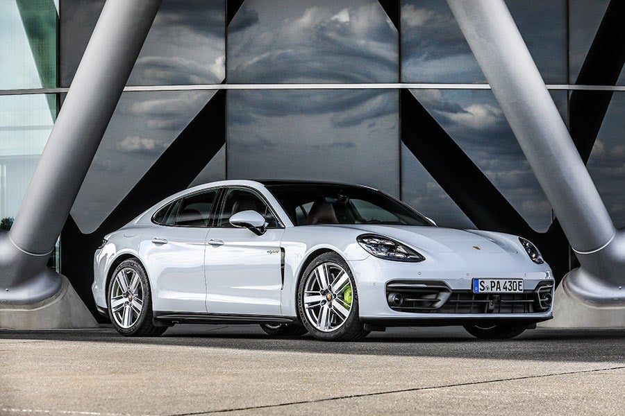 The new Porsche Panamera 4S E-Hybrid reaches 560 hp.
