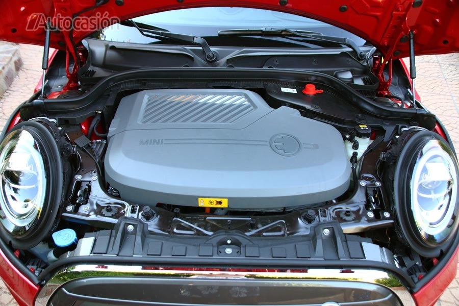 El rendimiento del motor se asemeja al de un JCW.