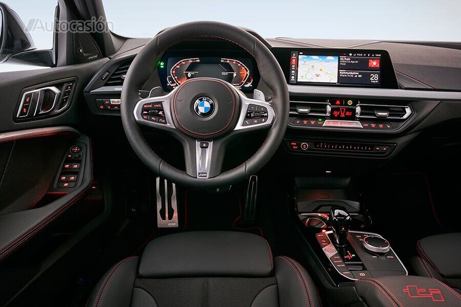 El BMW 128ti solo está disponible con cambio automático.
